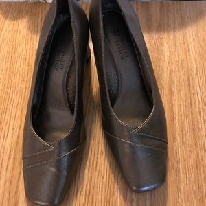 ASHLEY TAYLOR HEELS SIZE 6-1/2. NWOT